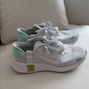 Nike 72 Women's White and Mint Sneakers